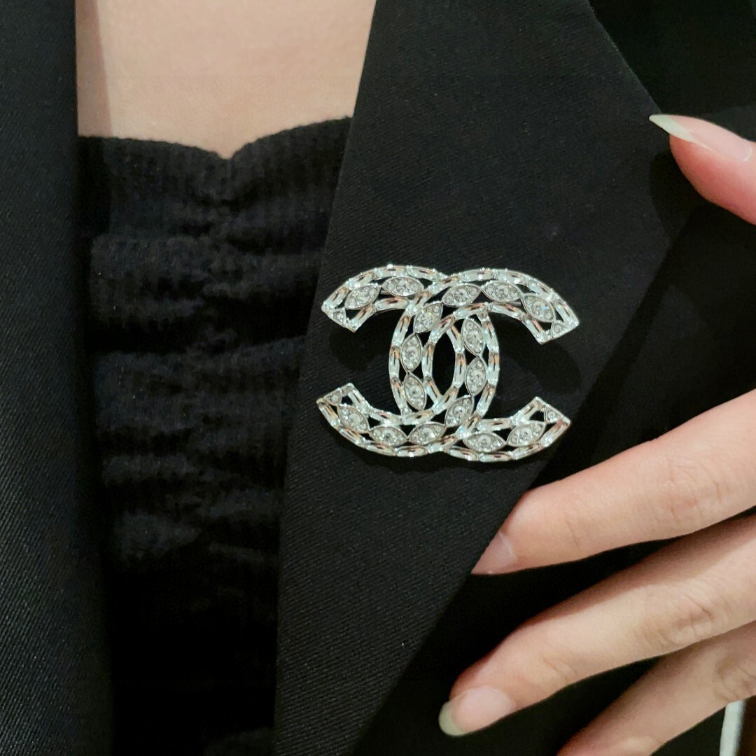 Luxury Designer Style Crystal Brooch – Elegant CC Logo Lapel Pin