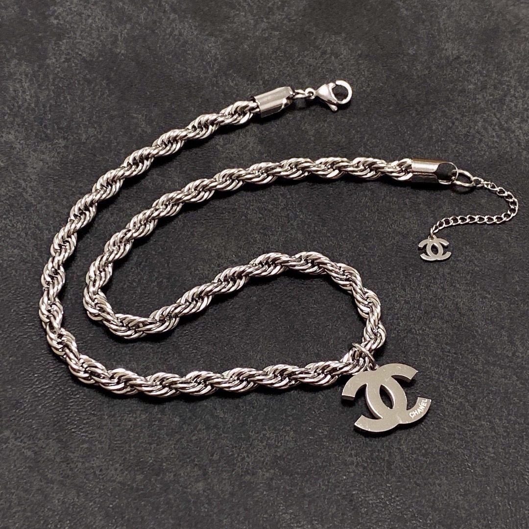 Elegant CC Logo Twisted Rope Chain Necklace - Gold & Silver