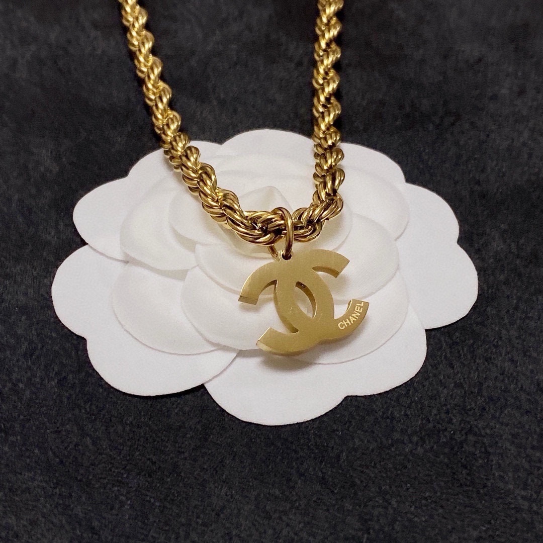 Elegant CC Logo Twisted Rope Chain Necklace - Gold & Silver