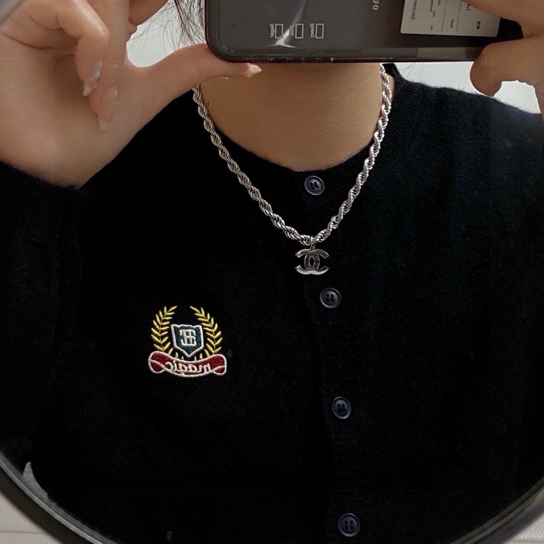 Elegant CC Logo Twisted Rope Chain Necklace - Gold & Silver