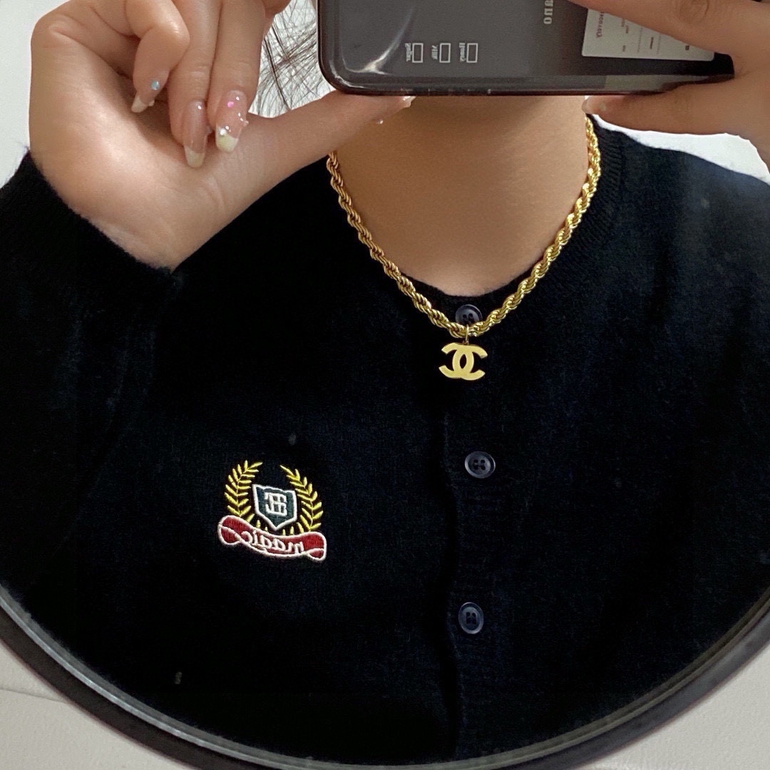 Elegant CC Logo Twisted Rope Chain Necklace - Gold & Silver