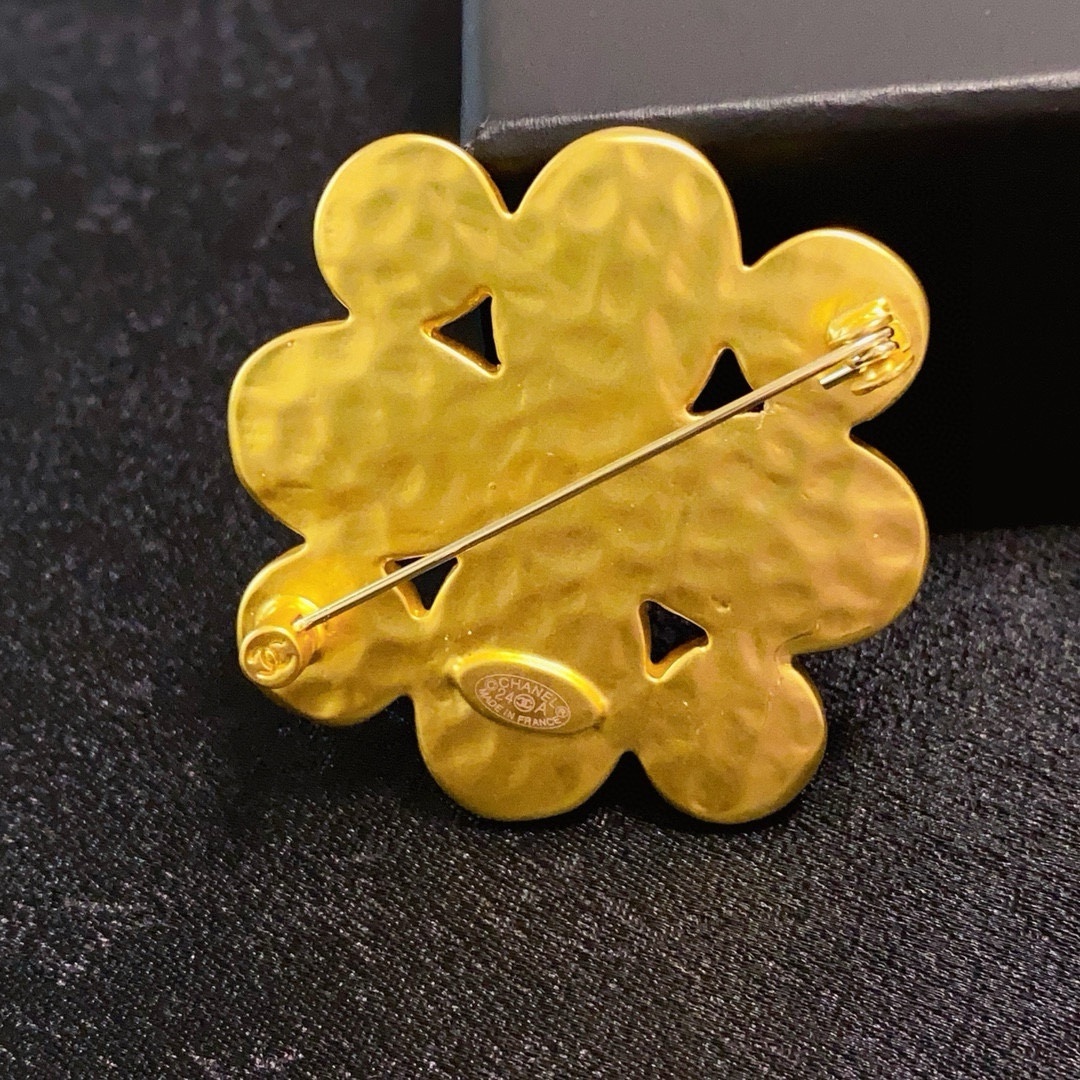 Vintage Chanel CC Logo Flower Brooch - Turquoise & Black Marble