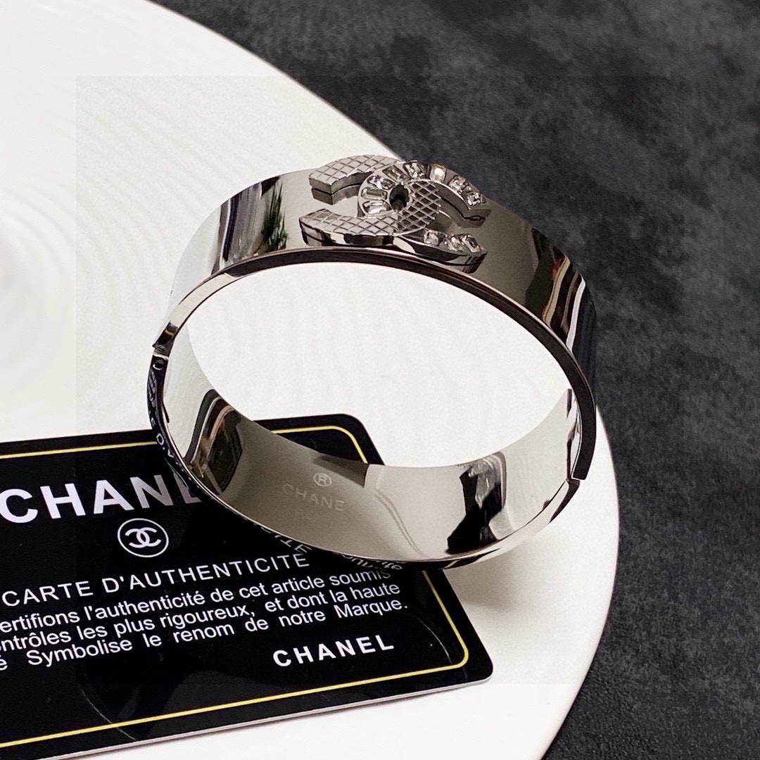 Luxury Chanel Silver Bangle Bracelet - Quilted Crystal CC Logo