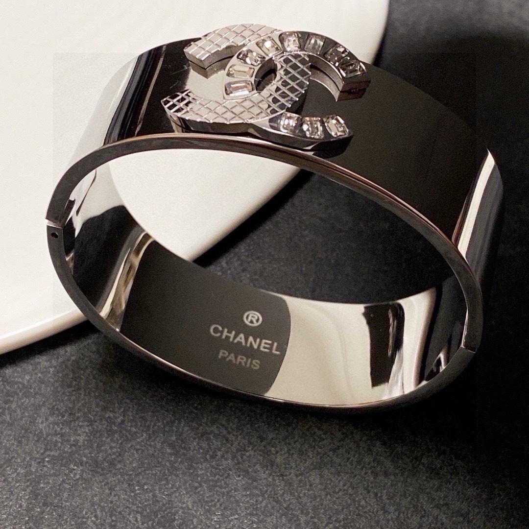 Luxury Chanel Silver Bangle Bracelet - Quilted Crystal CC Logo