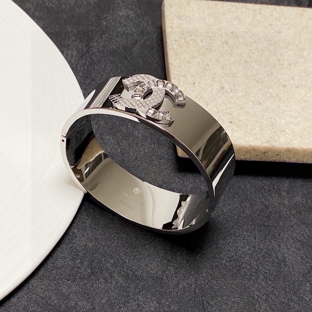 Luxury Chanel Silver Bangle Bracelet - Quilted Crystal CC Logo