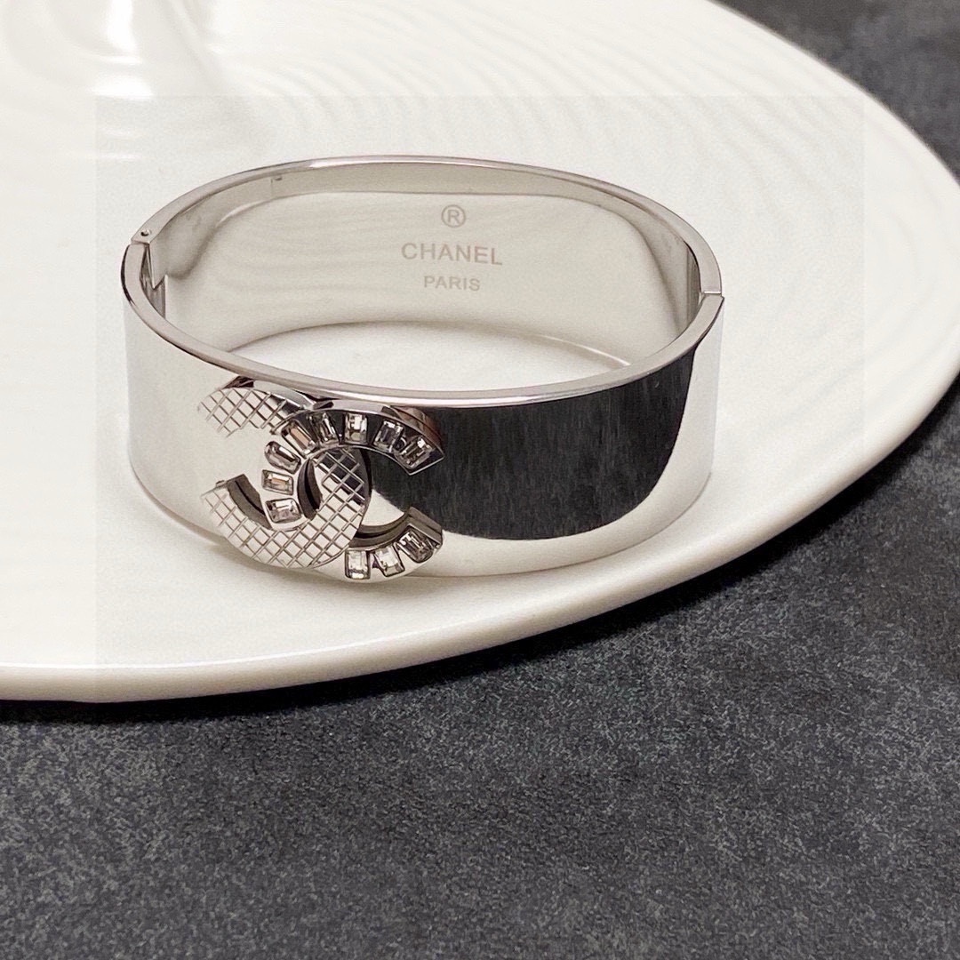 Luxury Chanel Silver Bangle Bracelet - Quilted Crystal CC Logo