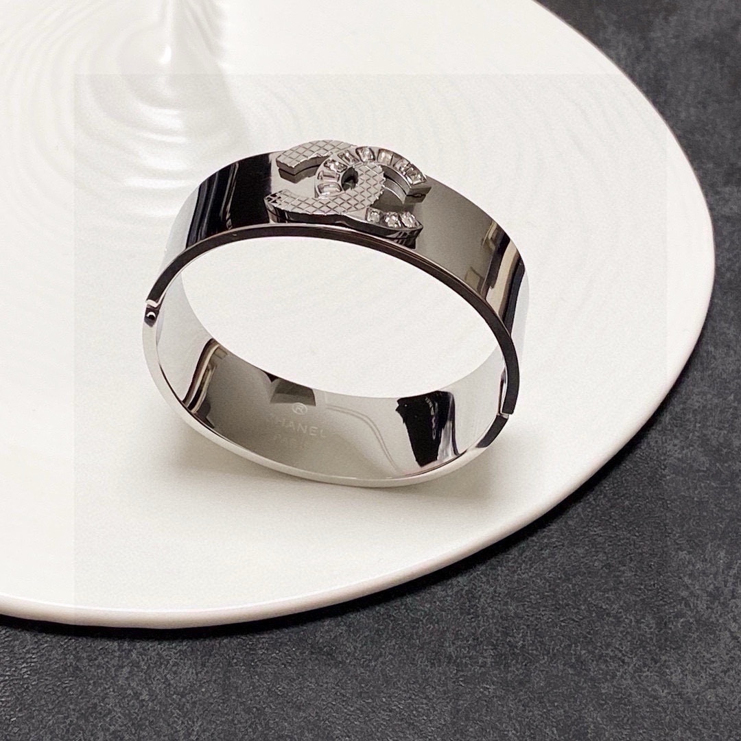 Luxury Chanel Silver Bangle Bracelet - Quilted Crystal CC Logo