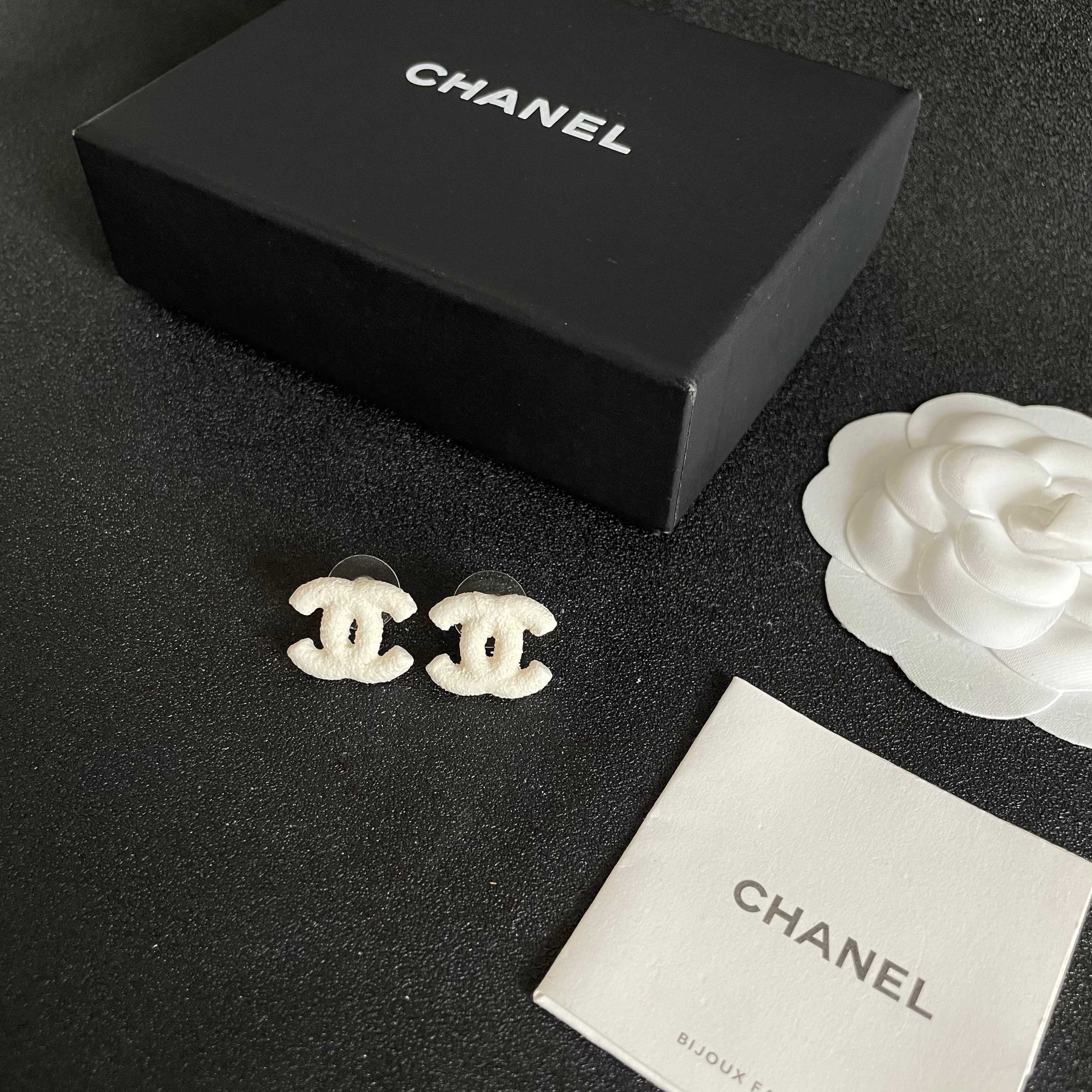 Elegant Matte Pink Double C Logo Stud Earrings - Chic Women Jewelry