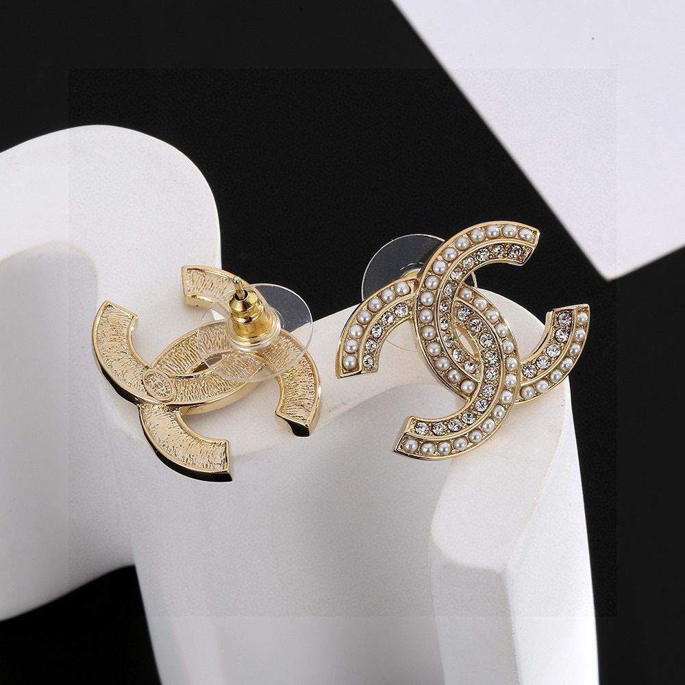Luxury Crystal & Pearl CC Logo Stud Earrings in Gold Tone