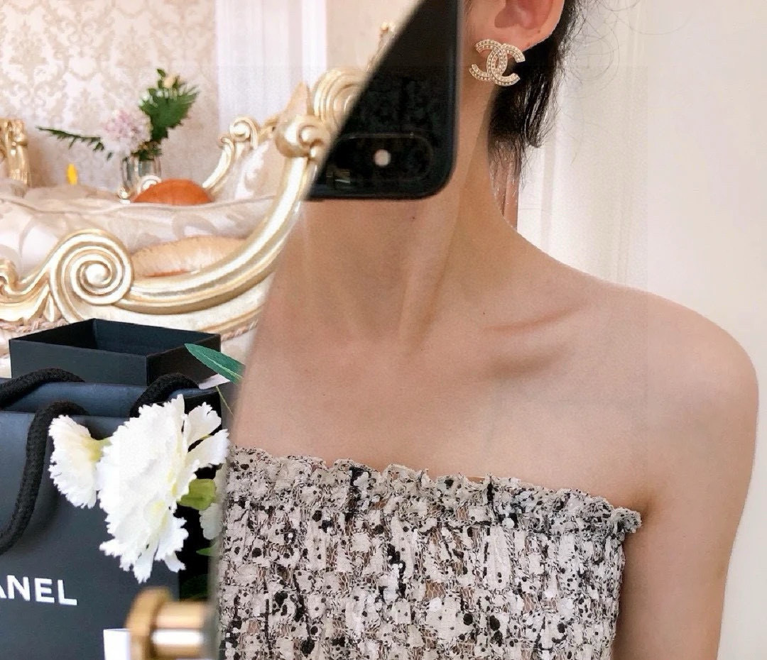 Luxury Crystal & Pearl CC Logo Stud Earrings in Gold Tone