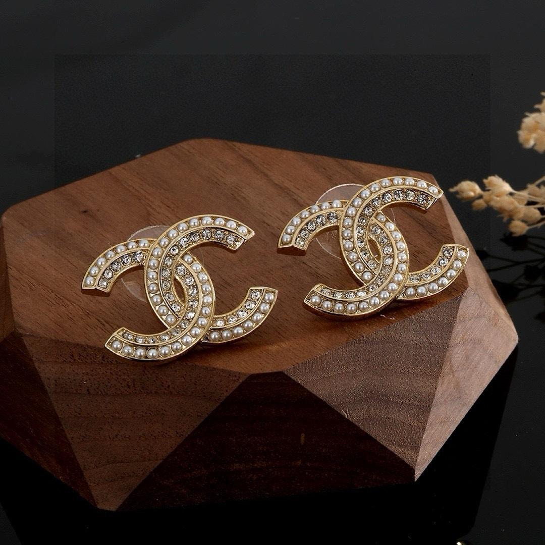 Luxury Crystal & Pearl CC Logo Stud Earrings in Gold Tone