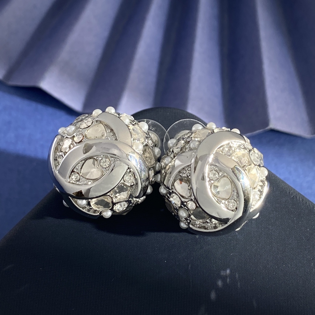 Luxury CC Crystal Pearl Ball Stud Earrings for Women