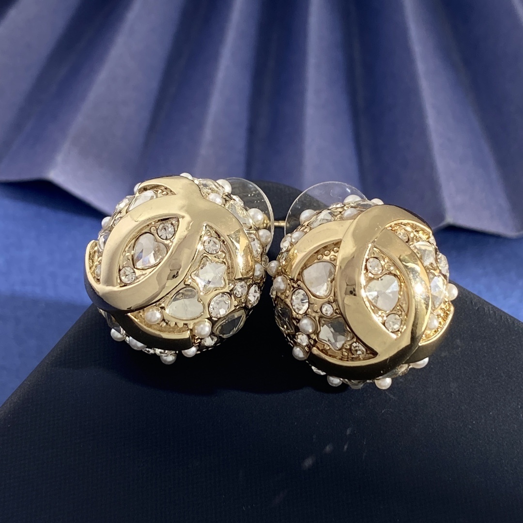 Luxury CC Crystal Pearl Ball Stud Earrings for Women