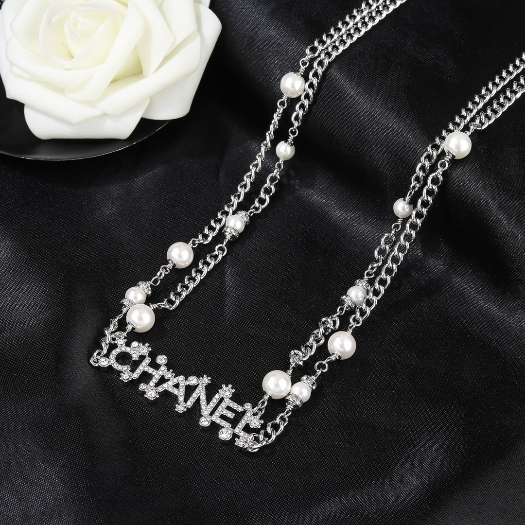 Elegant Silver Pearl Chain Belt with Rhinestone Lettering for Women