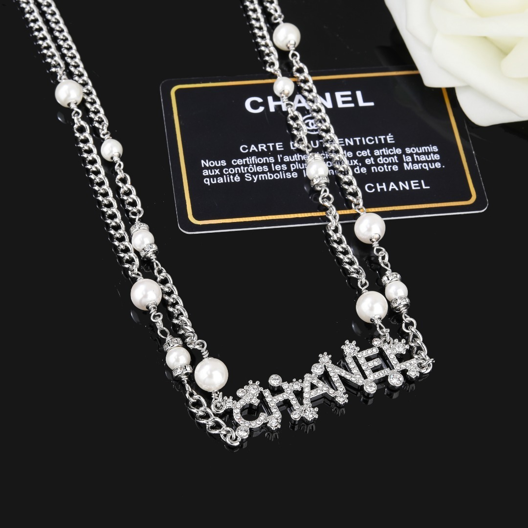 Elegant Silver Pearl Chain Belt with Rhinestone Lettering for Women