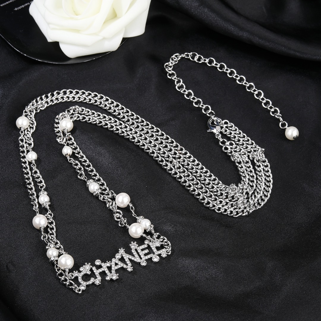 Elegant Silver Pearl Chain Belt with Rhinestone Lettering for Women