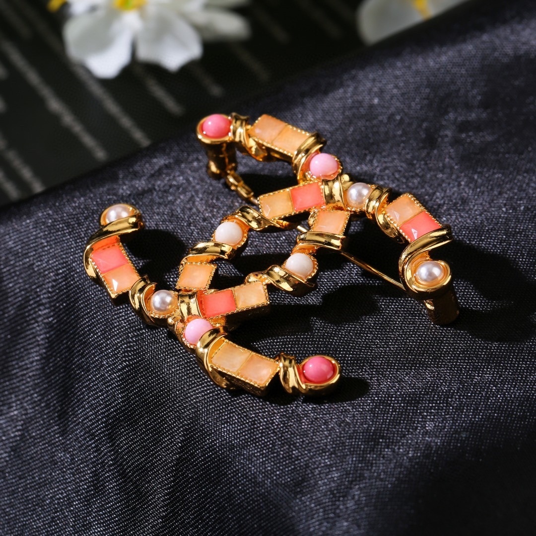 Luxury Gold Interlocking CC Brooch with Colorful Resin & Pearls