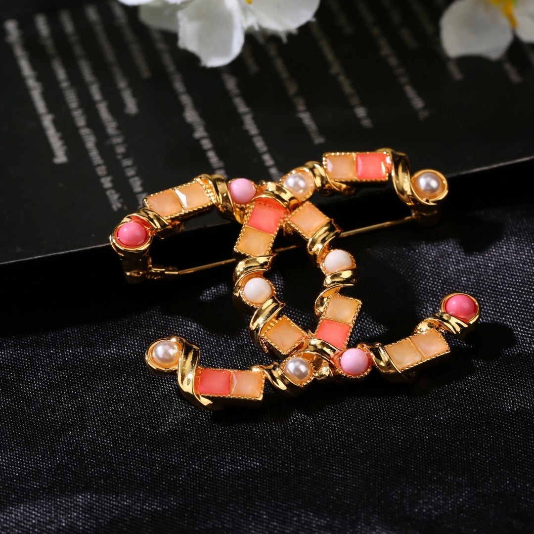 Luxury Gold Interlocking CC Brooch with Colorful Resin & Pearls
