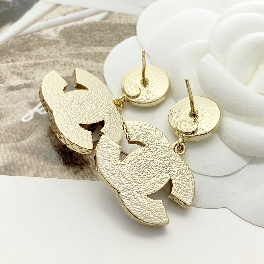 Luxury Gold Tone CC Logo Drop Earrings with Pink Enamel Inlay