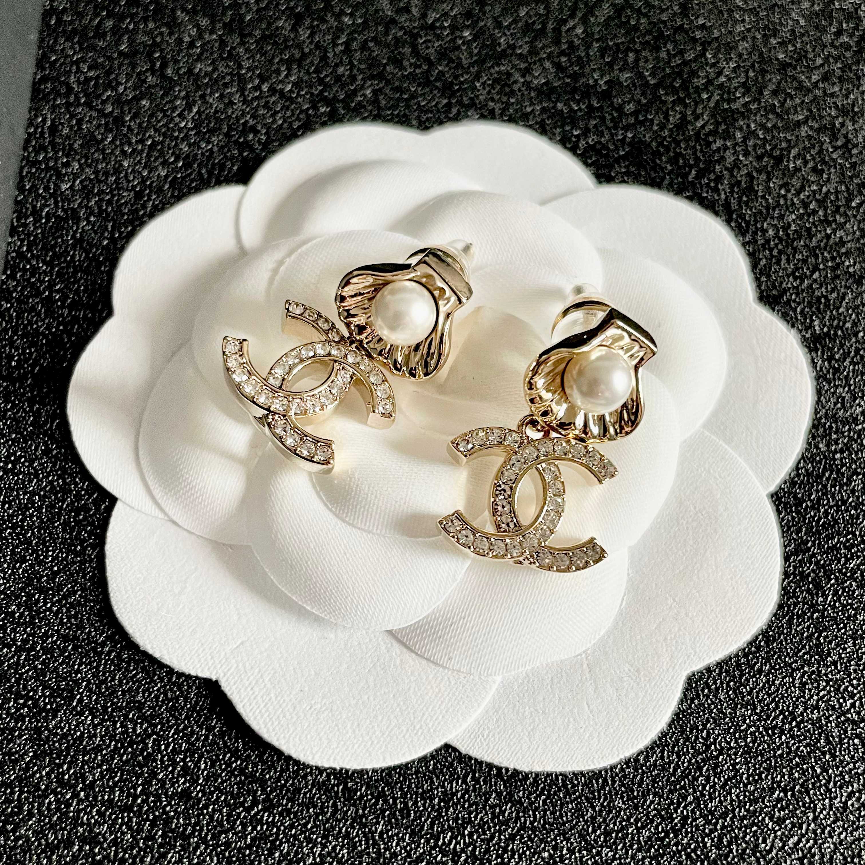 Luxury Shell & Pearl CC Logo Crystal Drop Earrings - Gold Tone