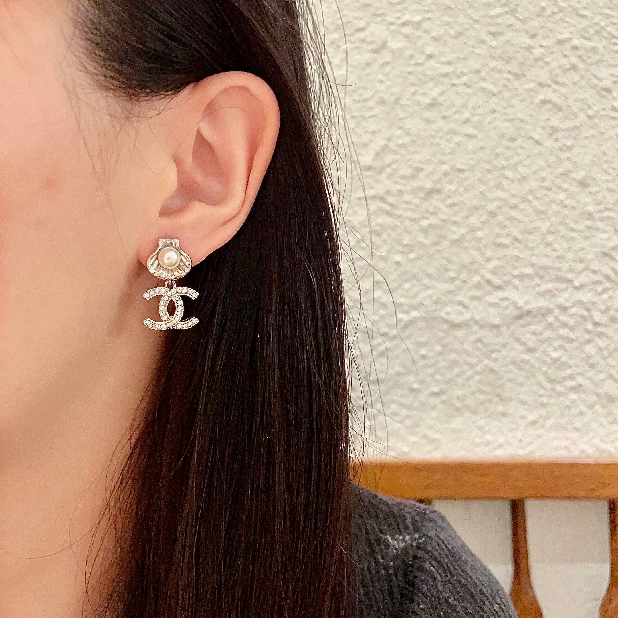 Luxury Shell Pearl CC Logo Crystal Dangle Earrings for Women