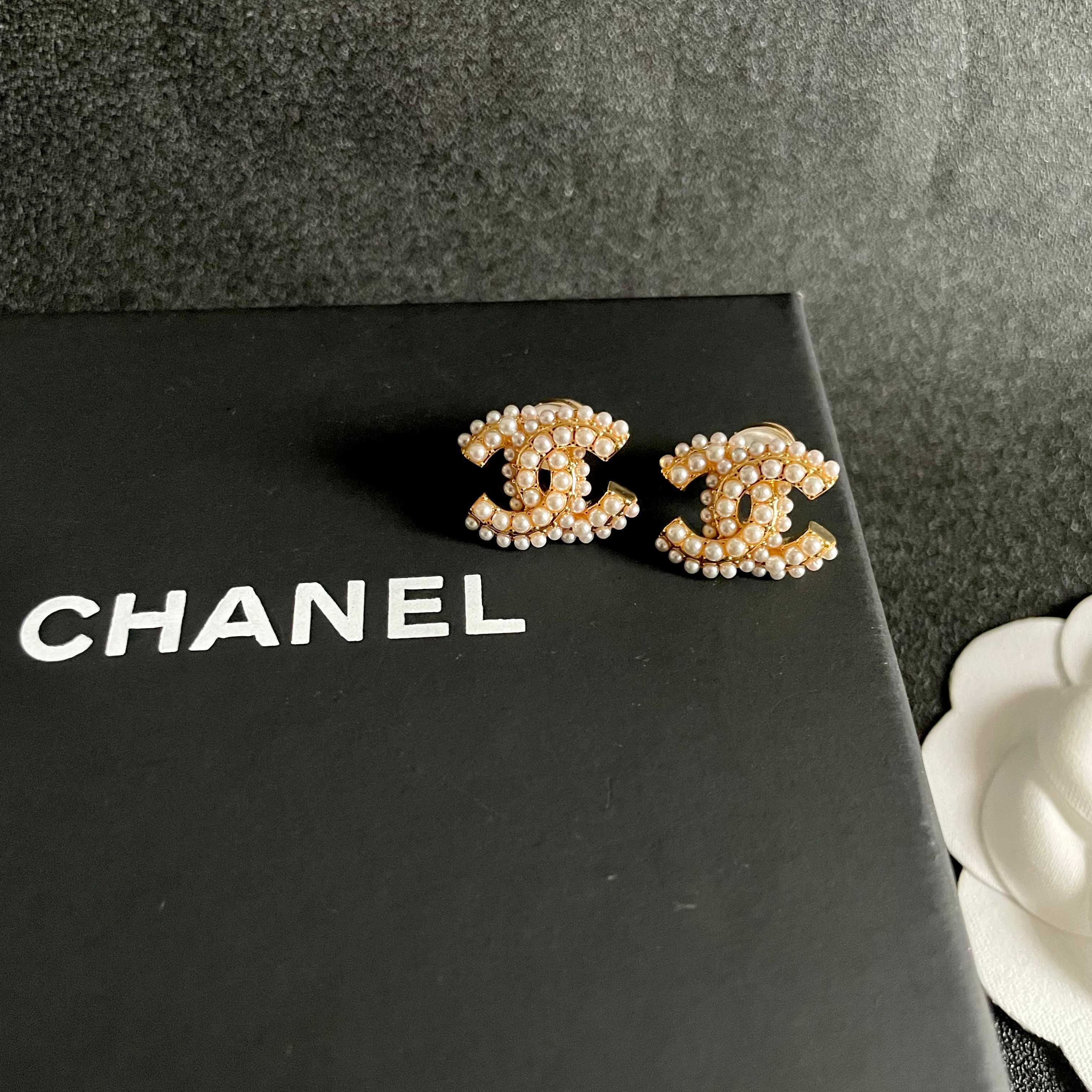 Luxury Pearl Interlocking C Logo Stud Earrings - Vintage Gold Finish