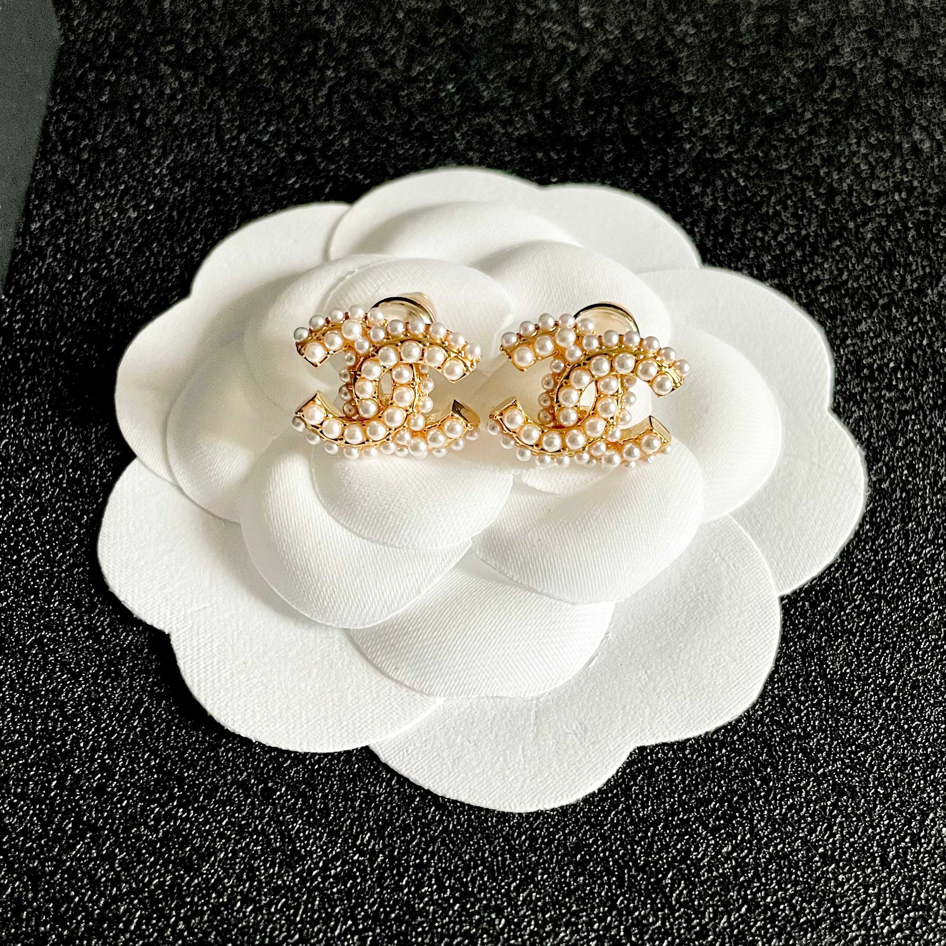 Luxury Pearl Interlocking C Logo Stud Earrings - Vintage Gold Finish