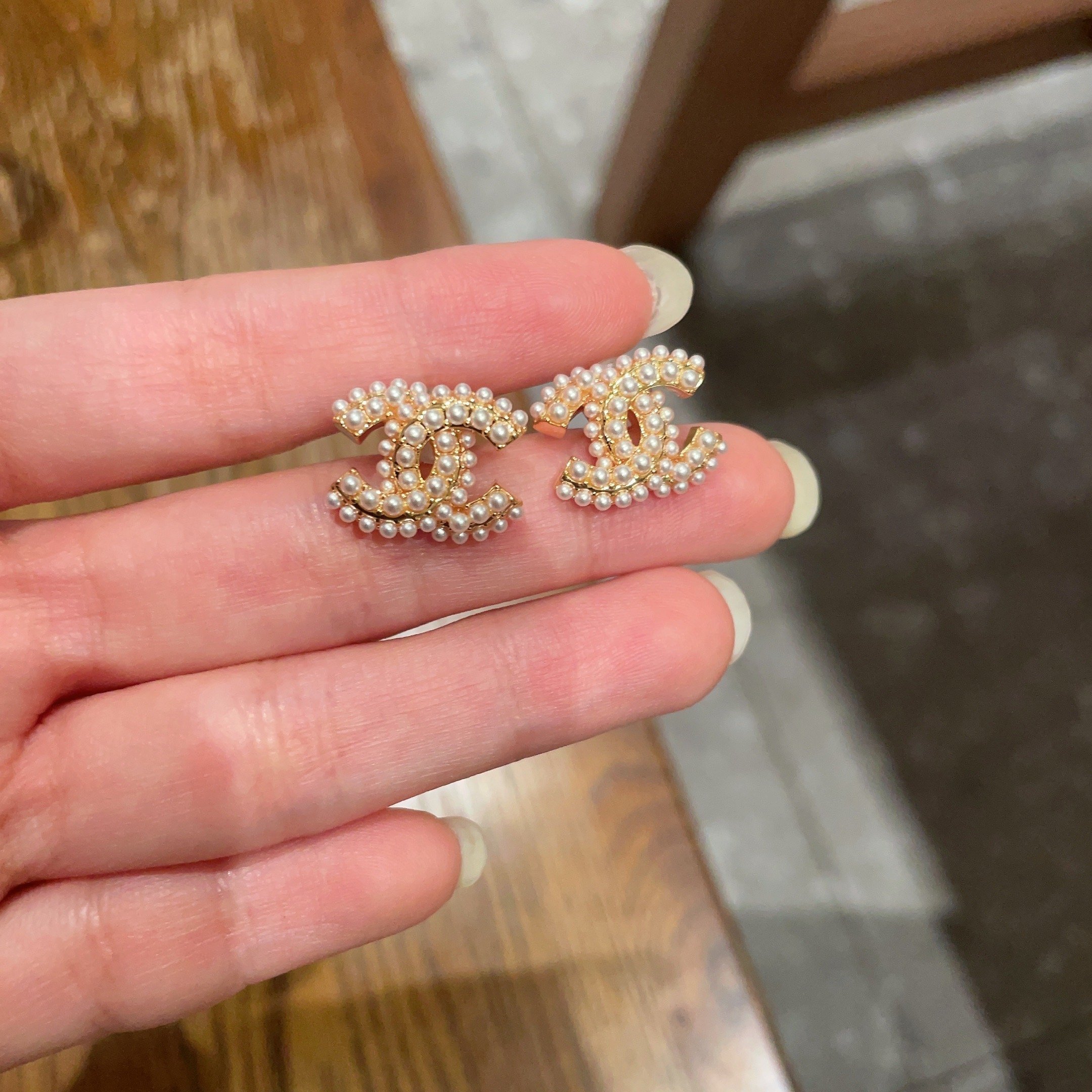 Luxury Pearl Interlocking C Logo Stud Earrings - Vintage Gold Finish