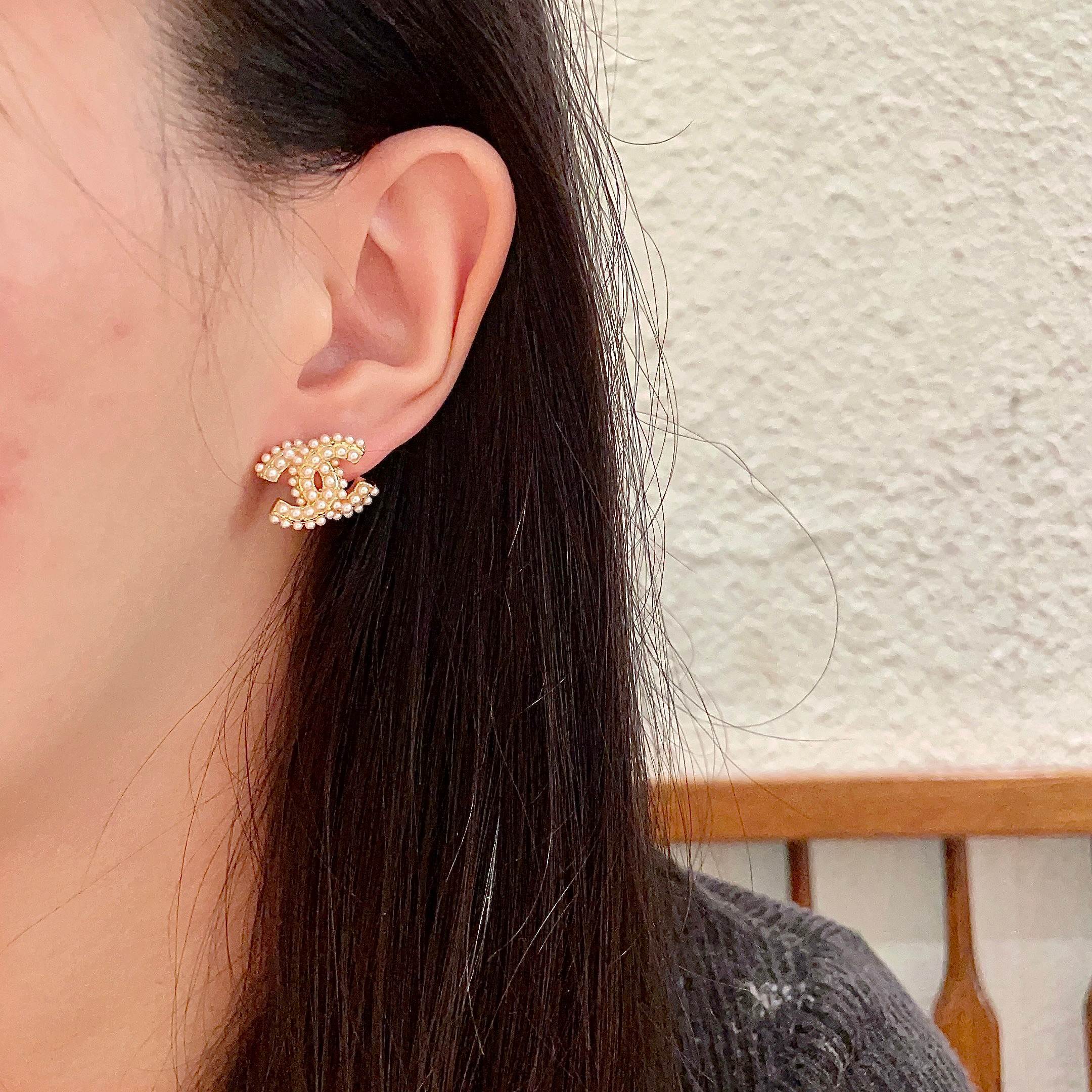 Luxury Pearl Interlocking C Logo Stud Earrings - Vintage Gold Finish