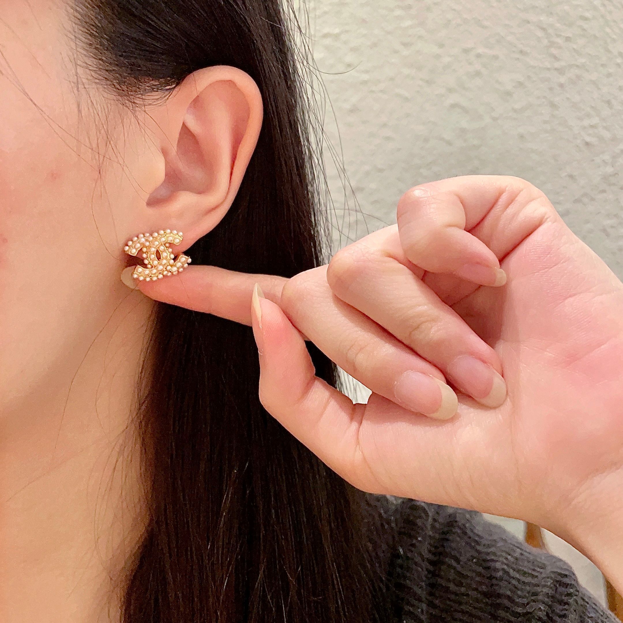 Luxury Pearl Interlocking C Logo Stud Earrings - Vintage Gold Finish