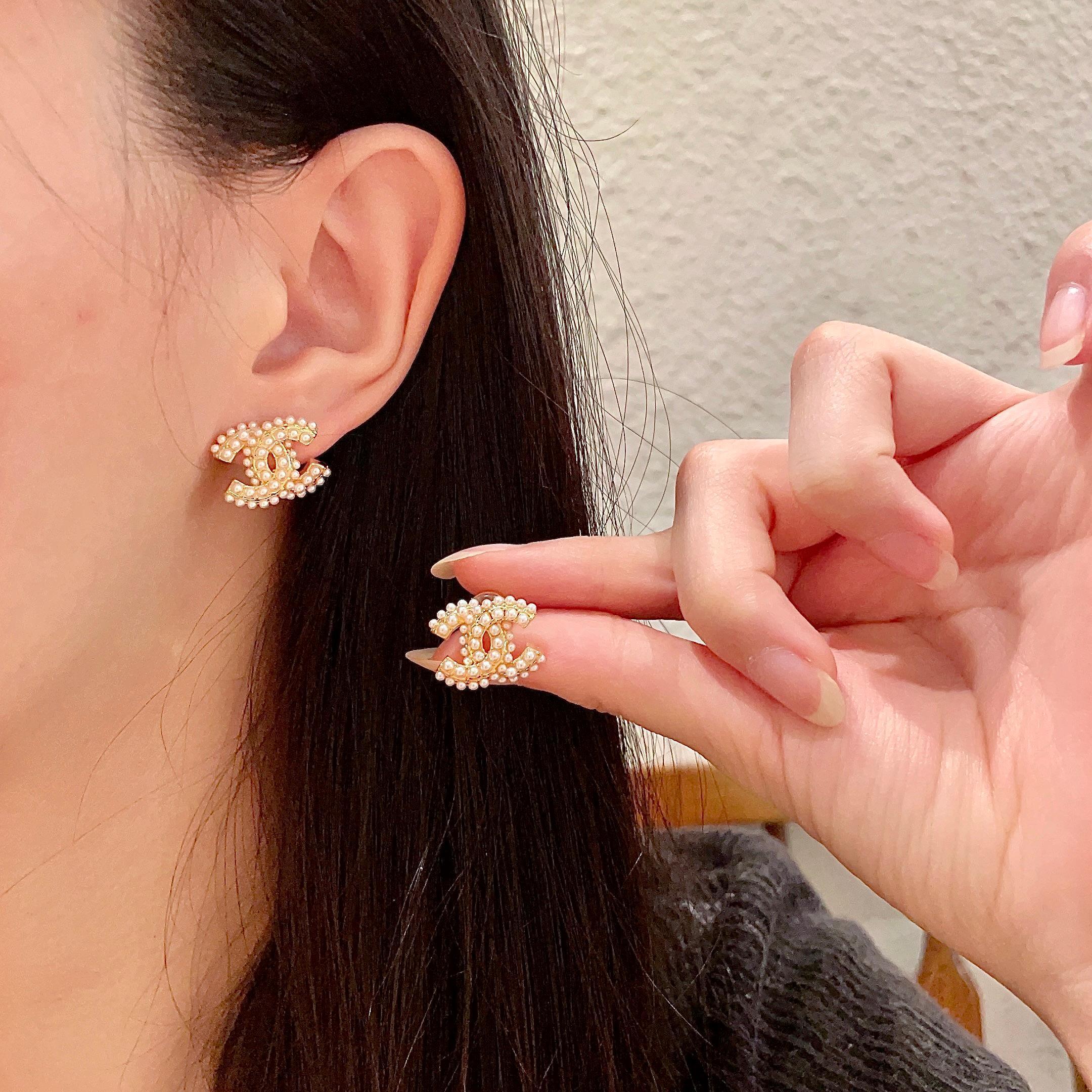 Luxury Pearl Interlocking C Logo Stud Earrings – Vintage Gold Finish