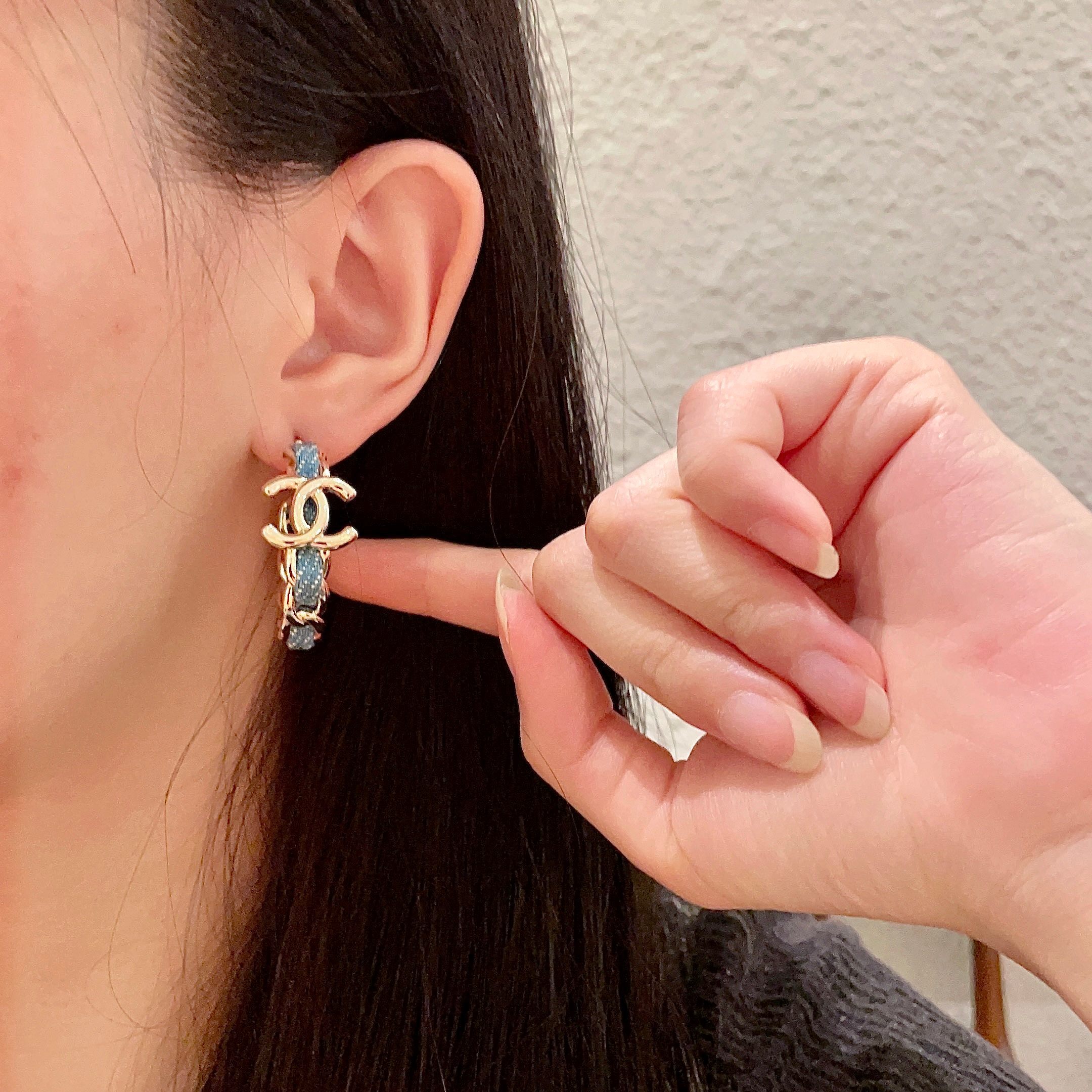 Elegant Gold Chain & Denim Intertwined CC Logo Hoop Earrings