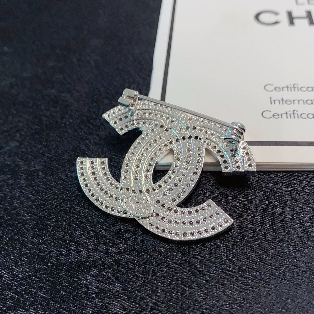 Luxury Silver Crystal Interlocking C Brooch Pin for Women