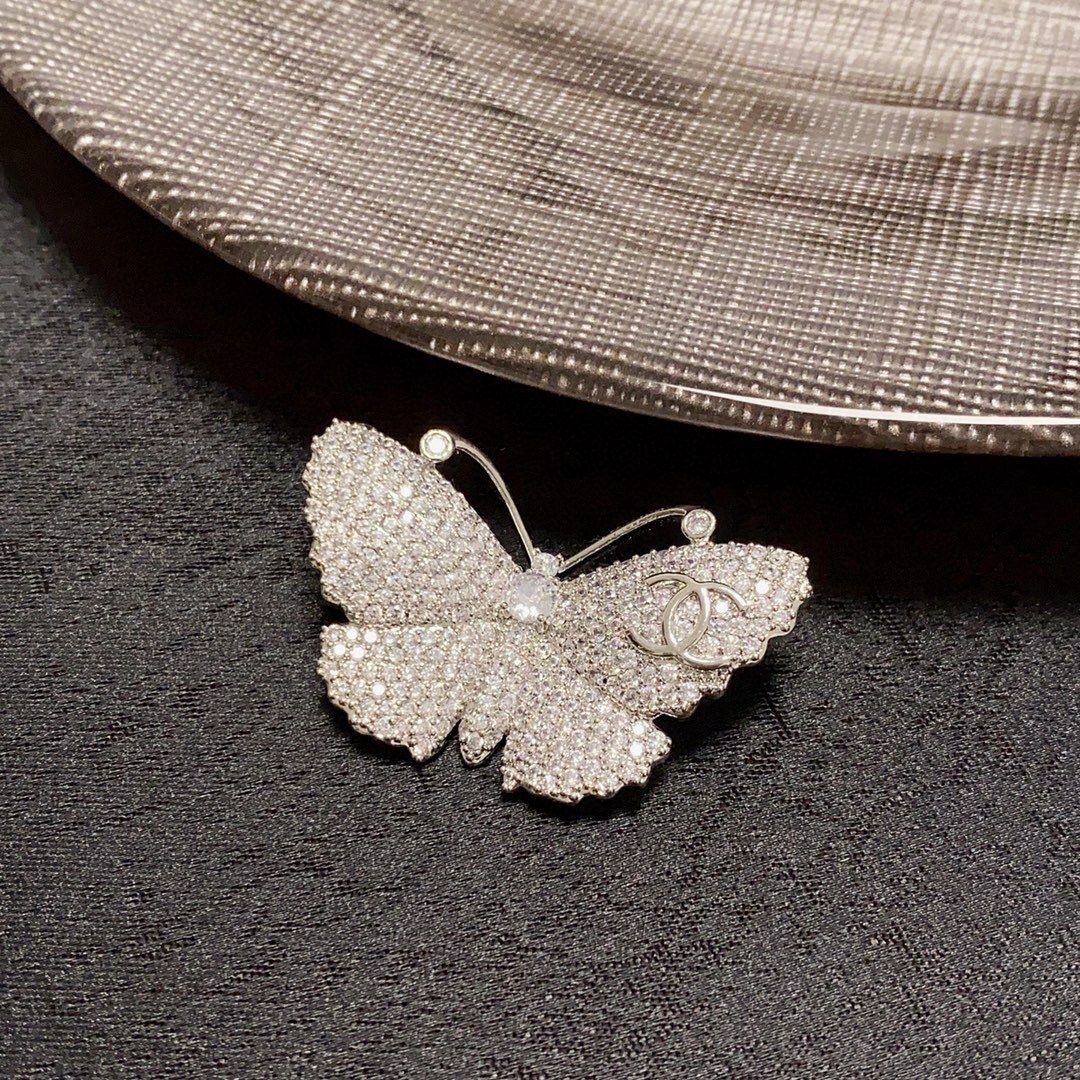 Elegant Crystal Butterfly Pin Brooch for Suits and Dresses
