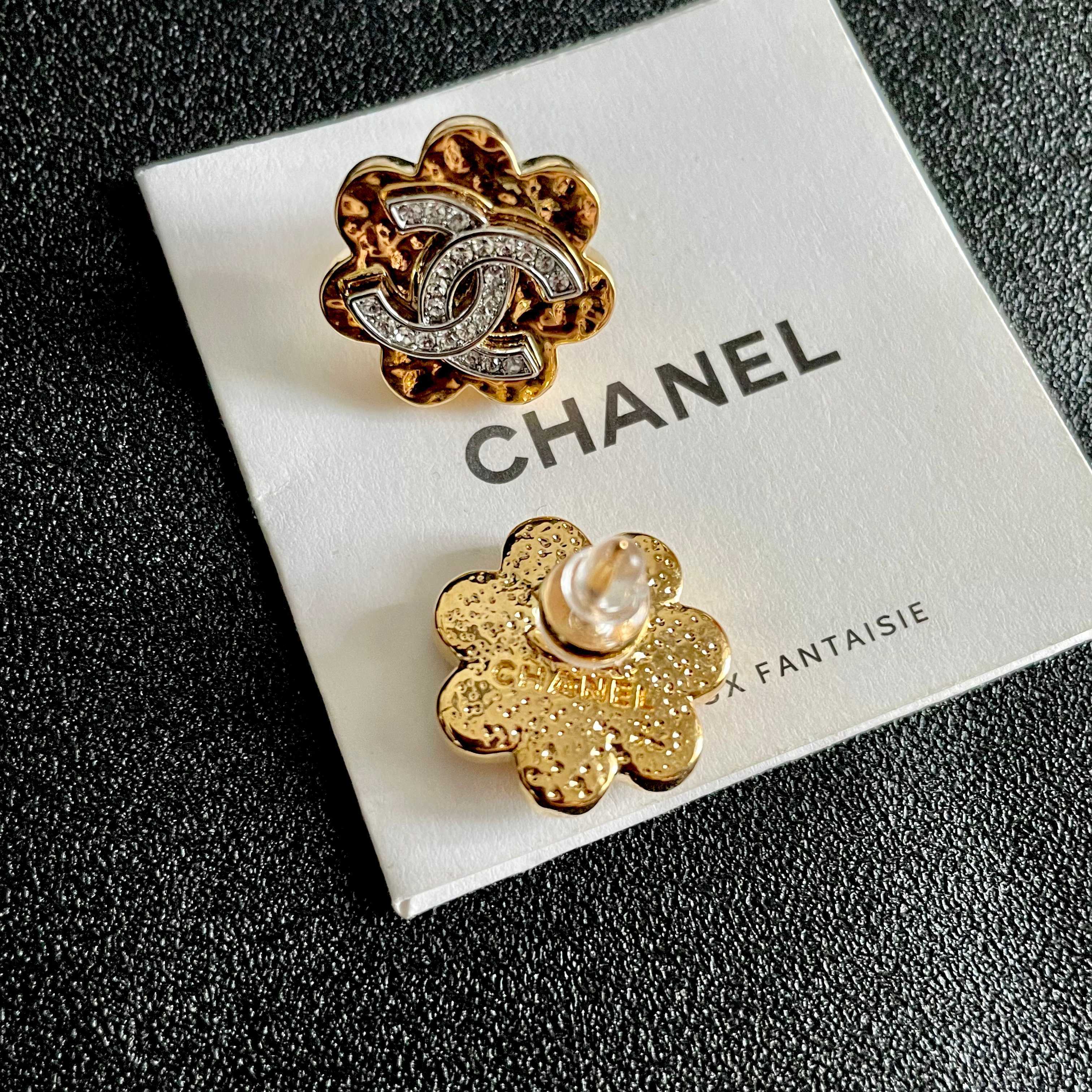 Elegant Gold Flower Stud Earrings with Sparkling Crystal Logo
