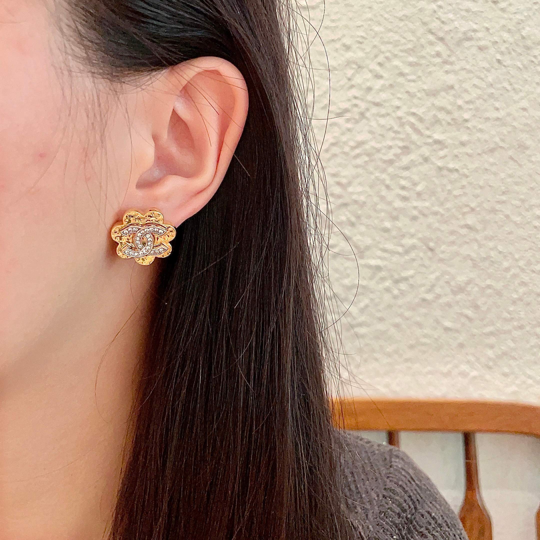 Elegant Gold Flower Stud Earrings with Sparkling Crystal Logo