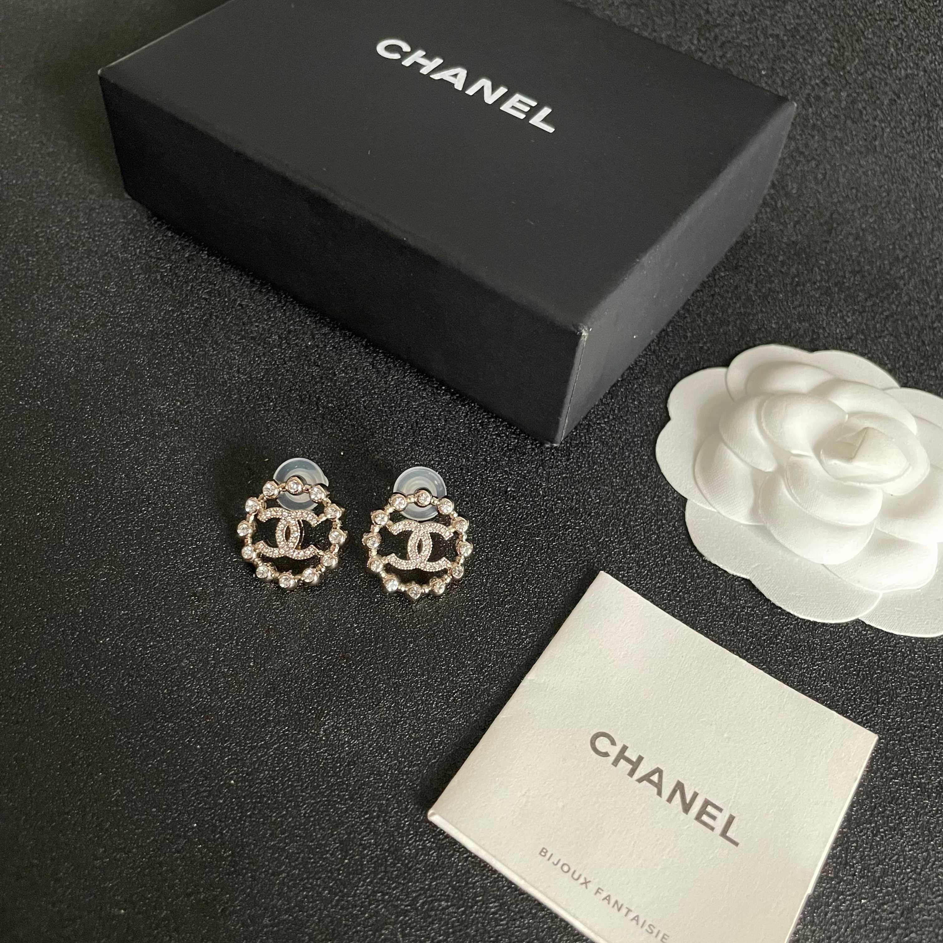 Elegant Rhinestone Double C Circle Stud Earrings in Gold Finish