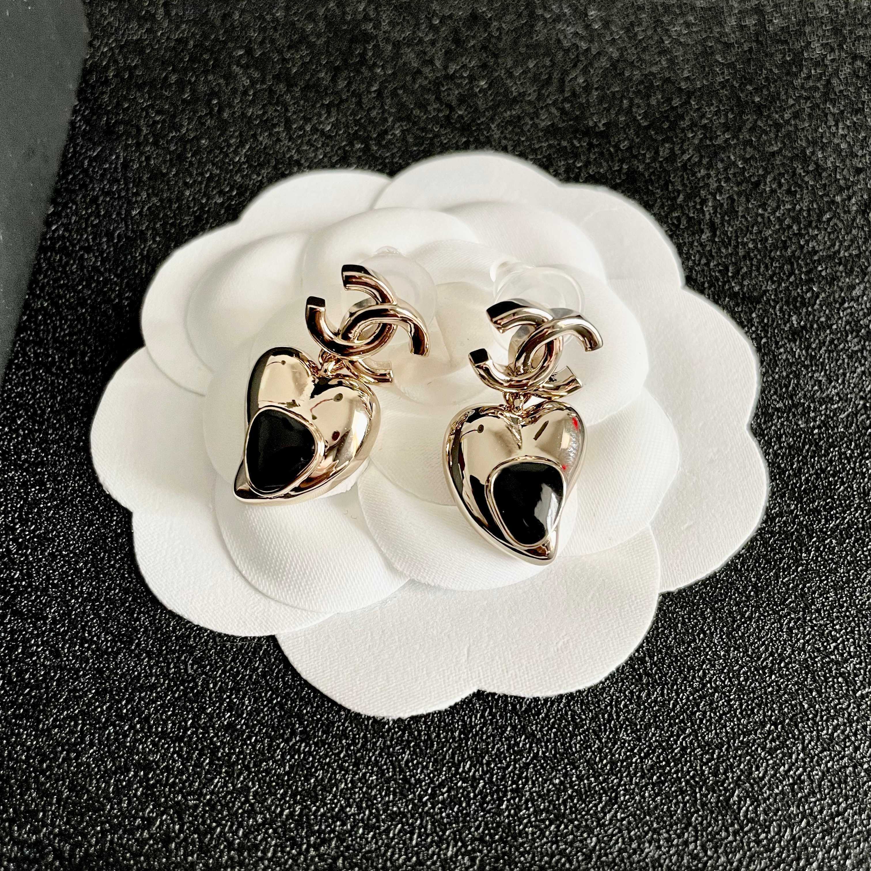 Luxury CC Logo Heart Dangle Earrings - Elegant Gold Jewelry for Women