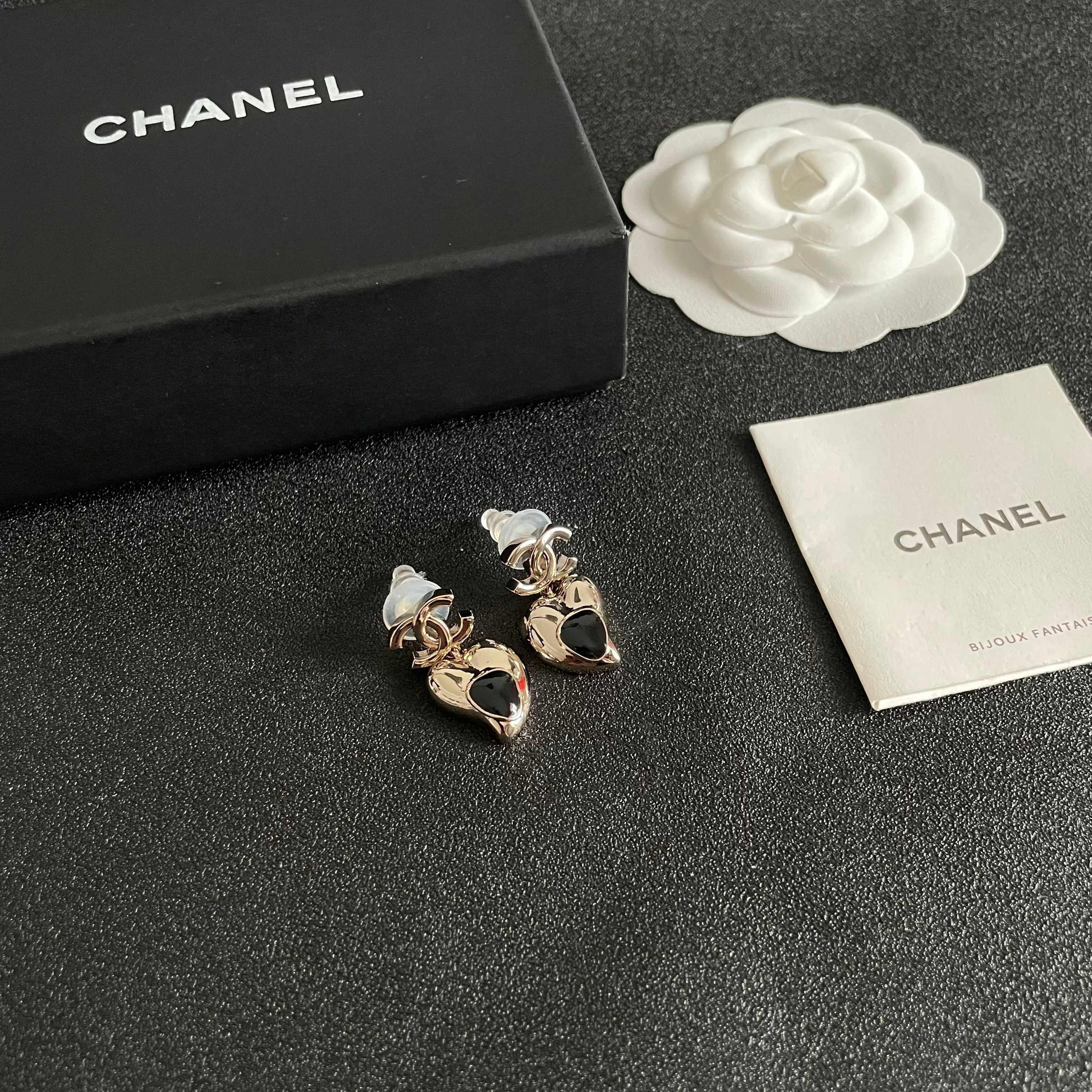 Luxury CC Logo Heart Dangle Earrings - Elegant Gold Jewelry for Women