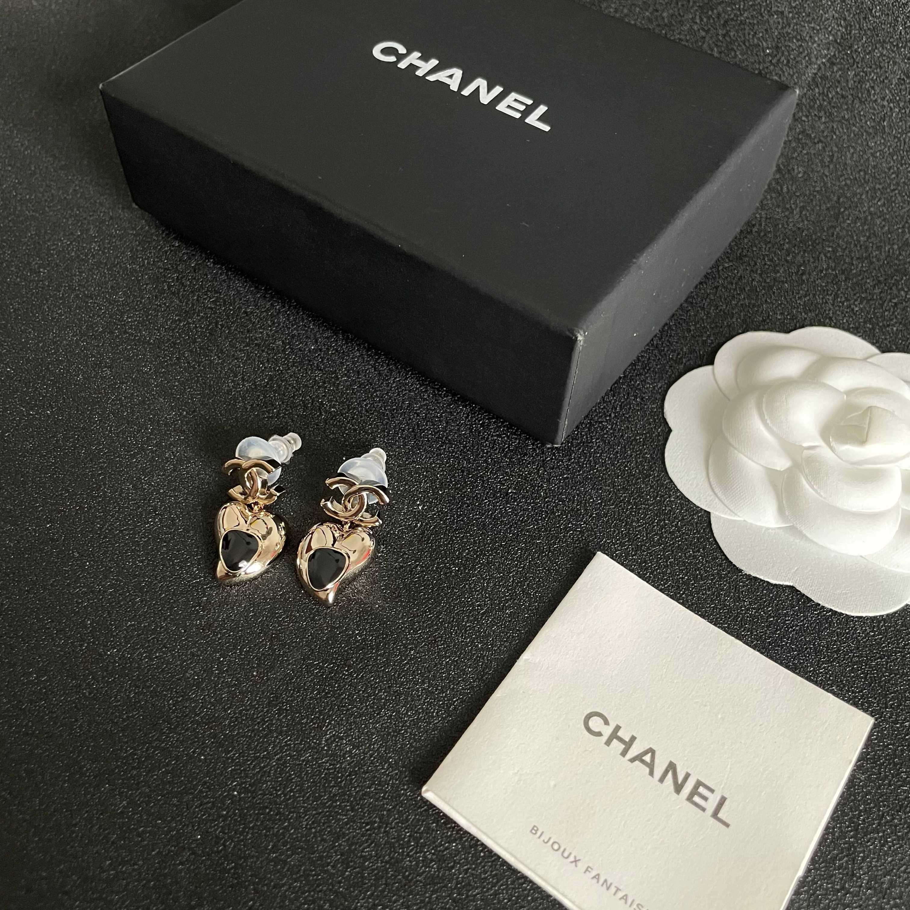 Luxury CC Logo Heart Dangle Earrings - Elegant Gold Jewelry for Women