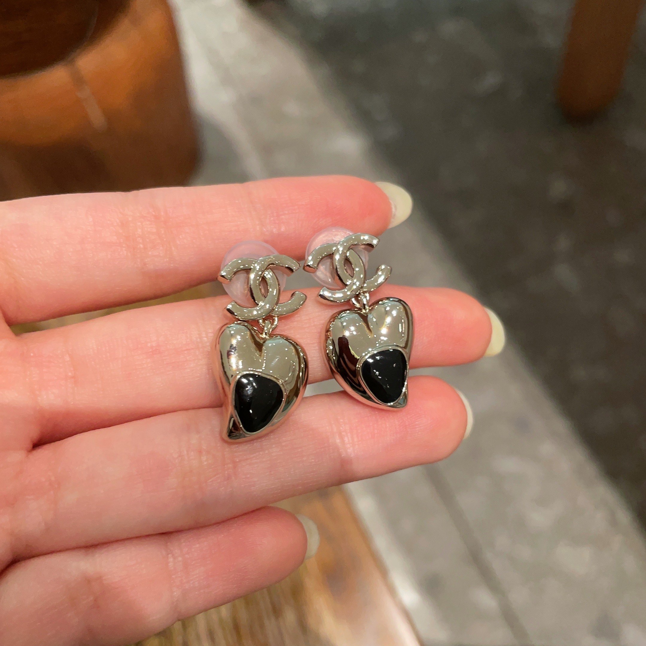 Luxury CC Logo Heart Dangle Earrings - Elegant Gold Jewelry for Women