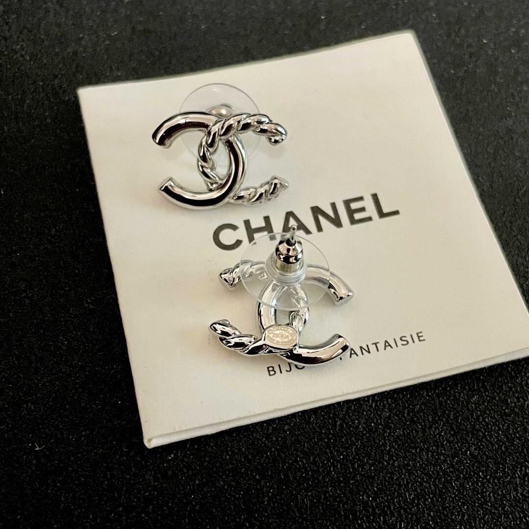 Elegant Double C Twisted Logo Stud Earrings - Gold & Silver