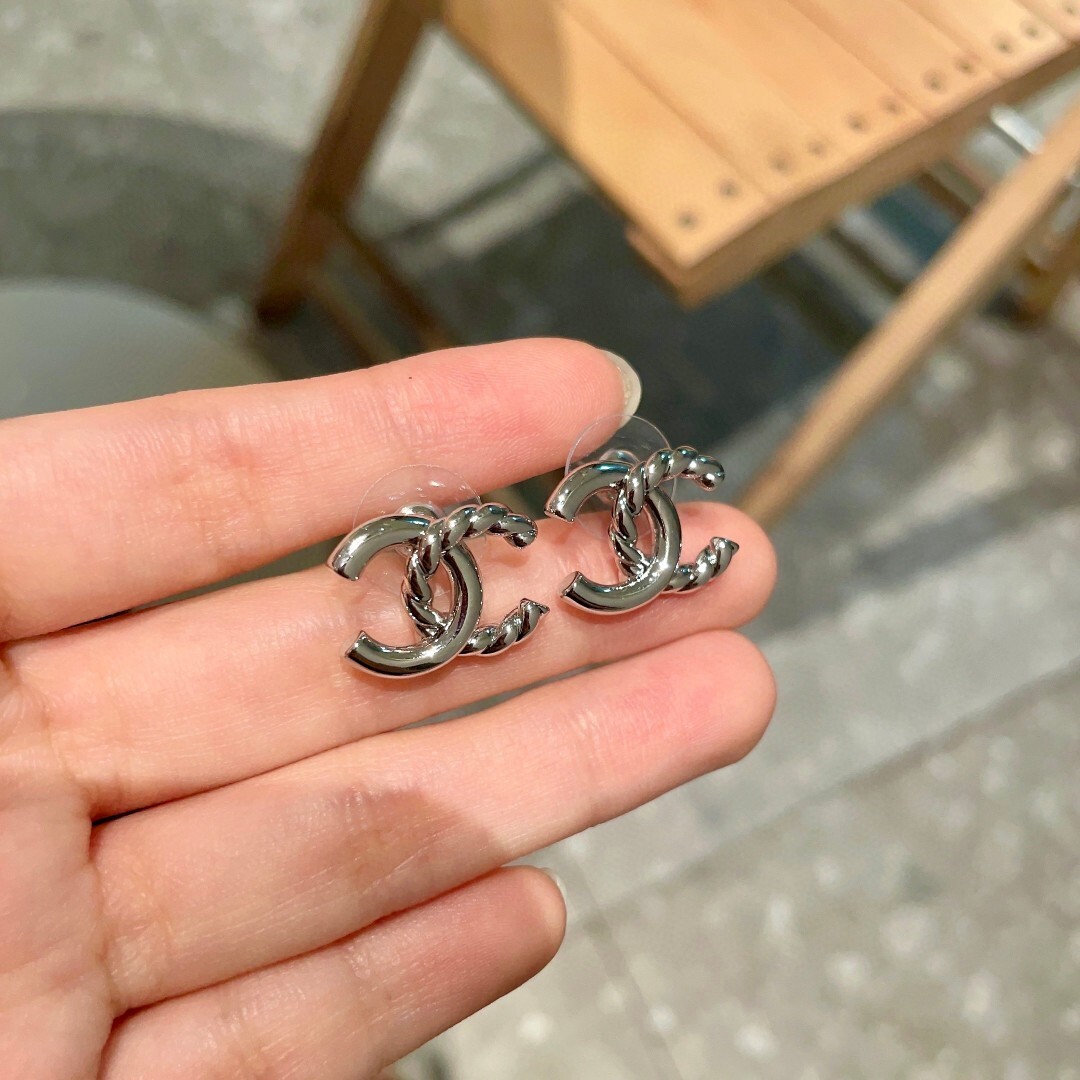 Elegant Double C Twisted Logo Stud Earrings - Gold & Silver