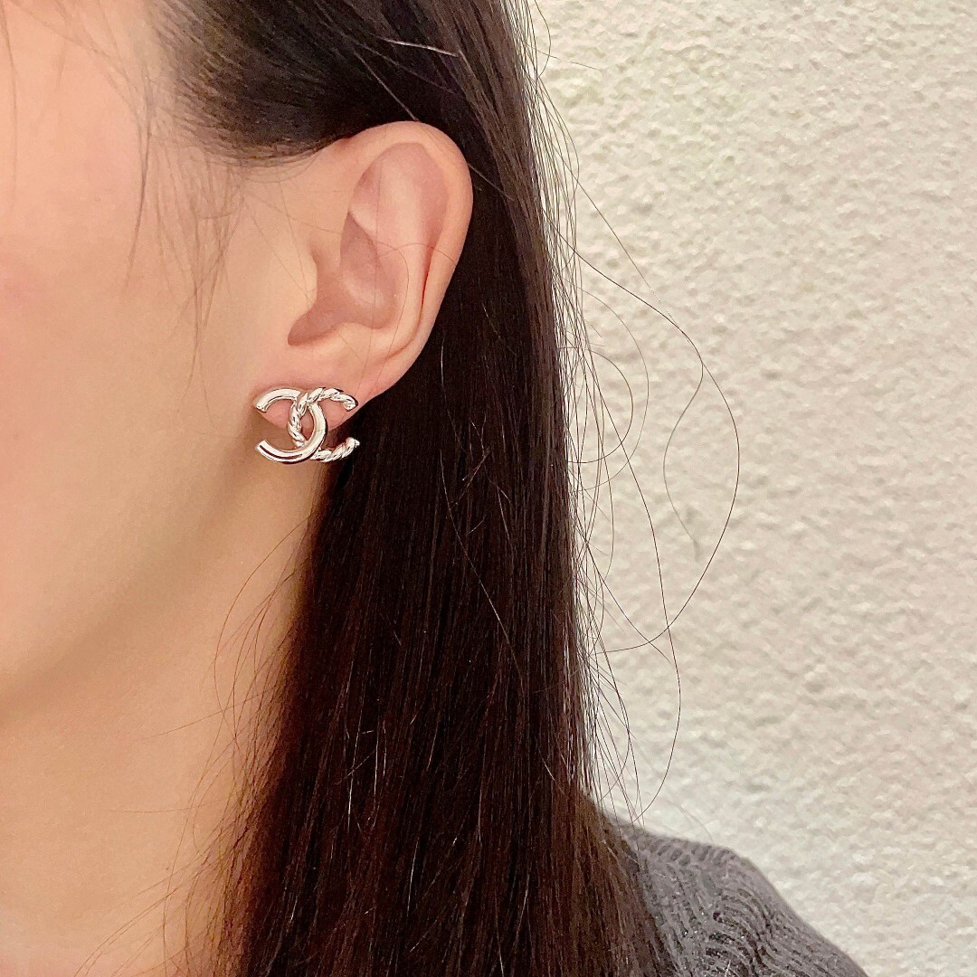 Elegant Double C Twisted Logo Stud Earrings - Gold & Silver