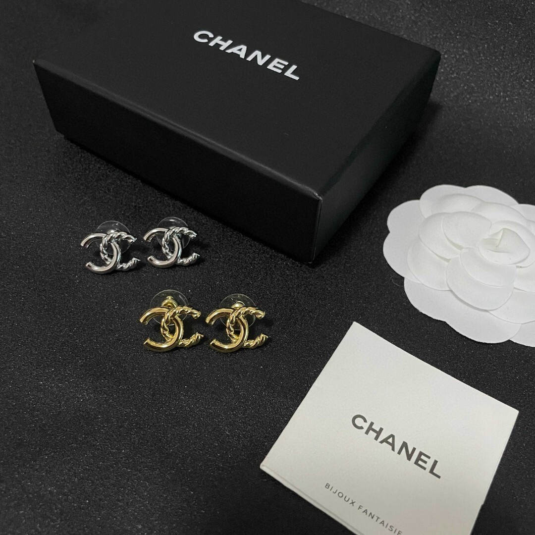 Elegant Double C Twisted Logo Stud Earrings - Gold & Silver