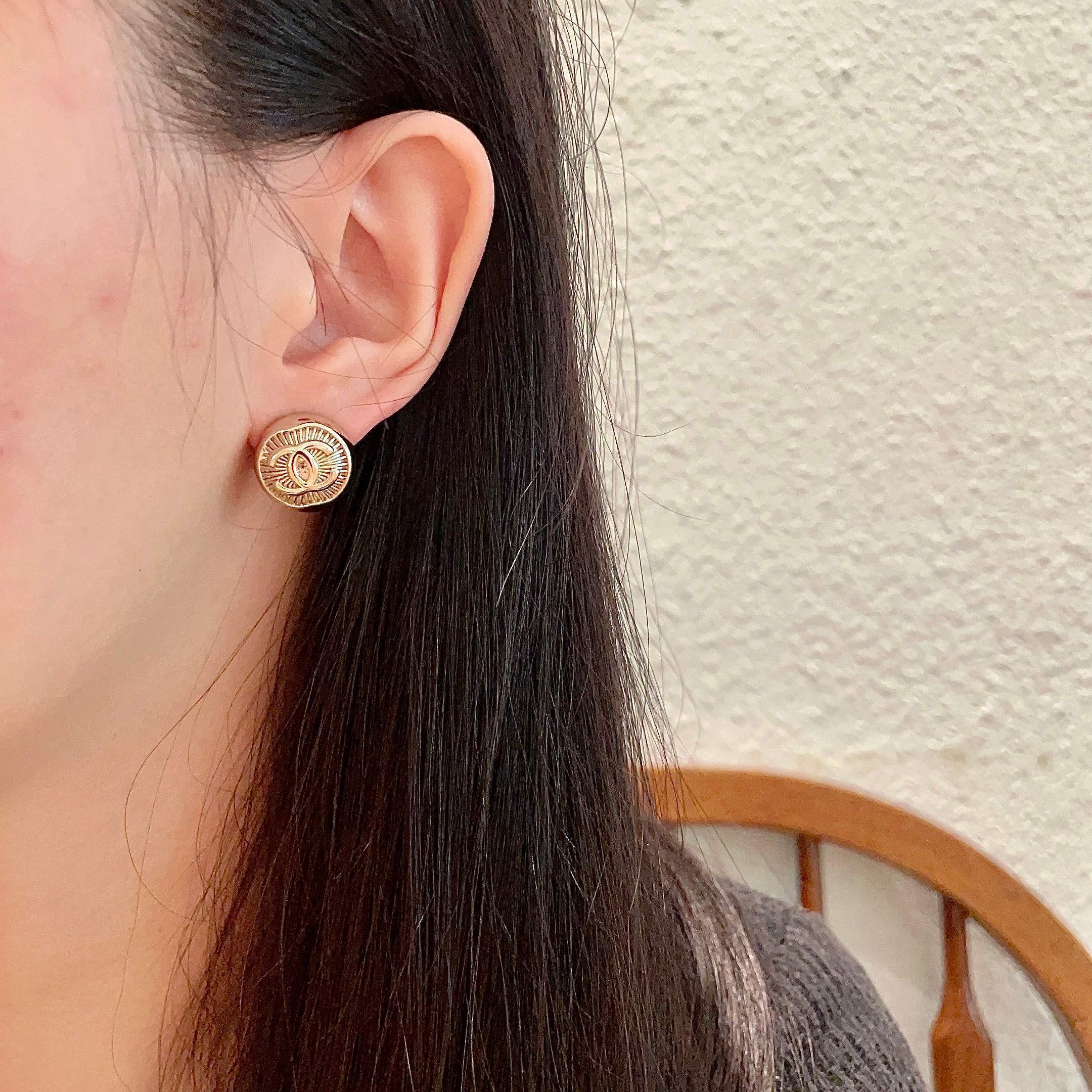 Vintage Gold Sunburst Stud Earrings - Elegant Retro Round Jewelry