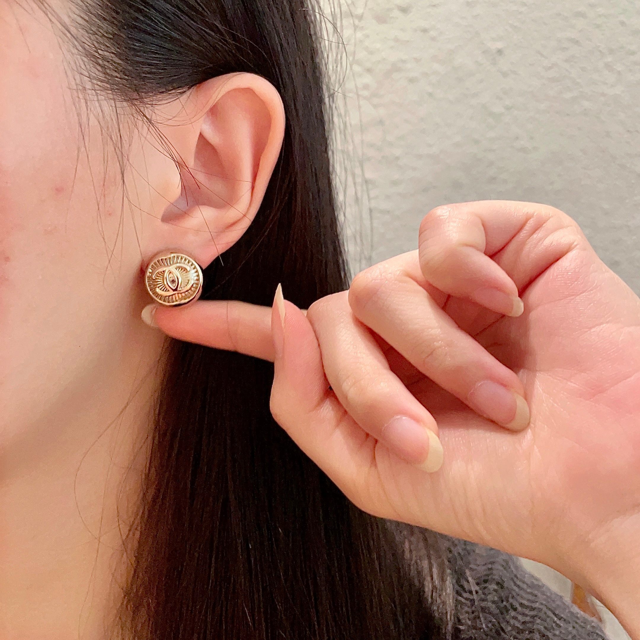 Vintage Gold Sunburst Stud Earrings - Elegant Retro Round Jewelry