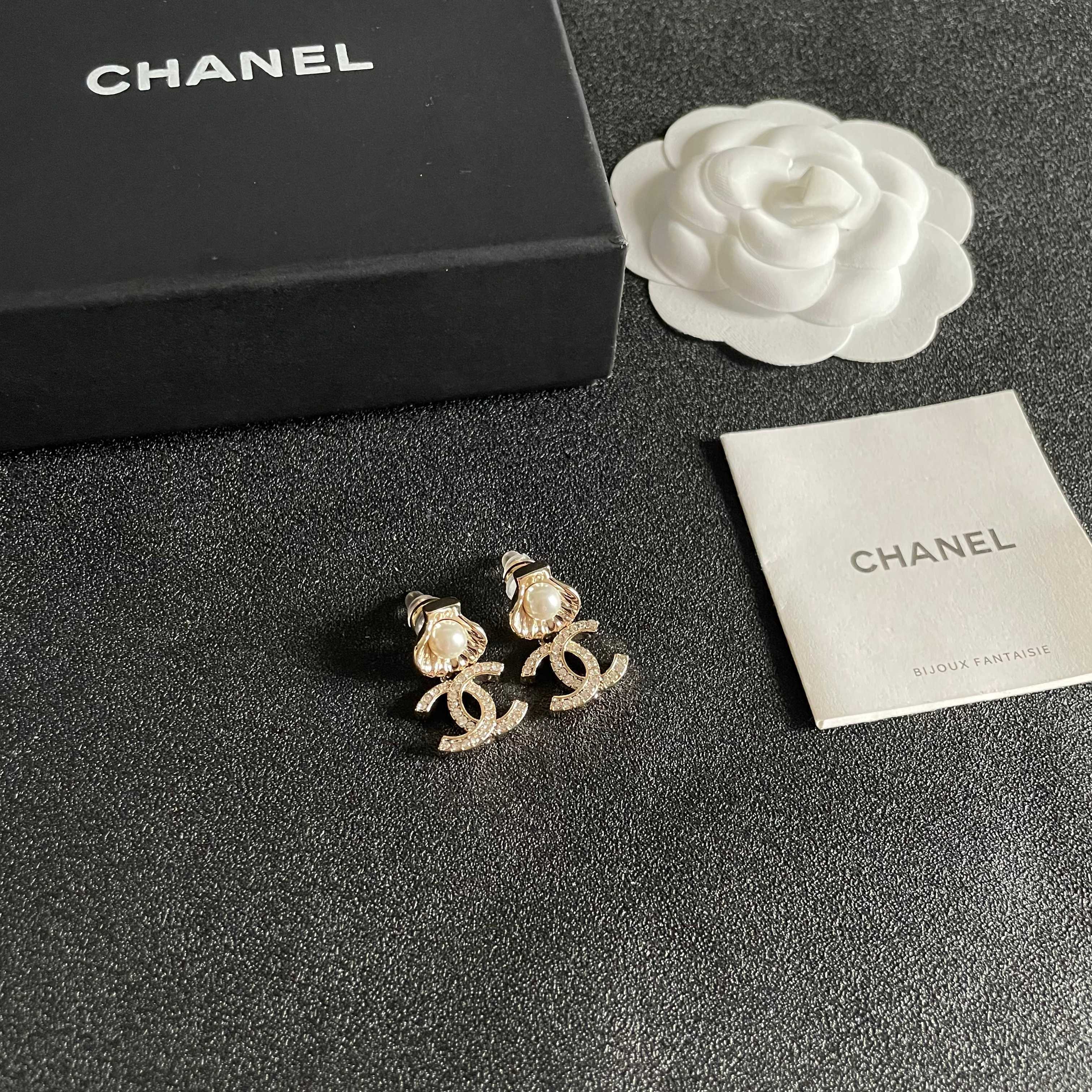 Luxury Gold Shell Pearl CC Dangle Earrings with Crystals