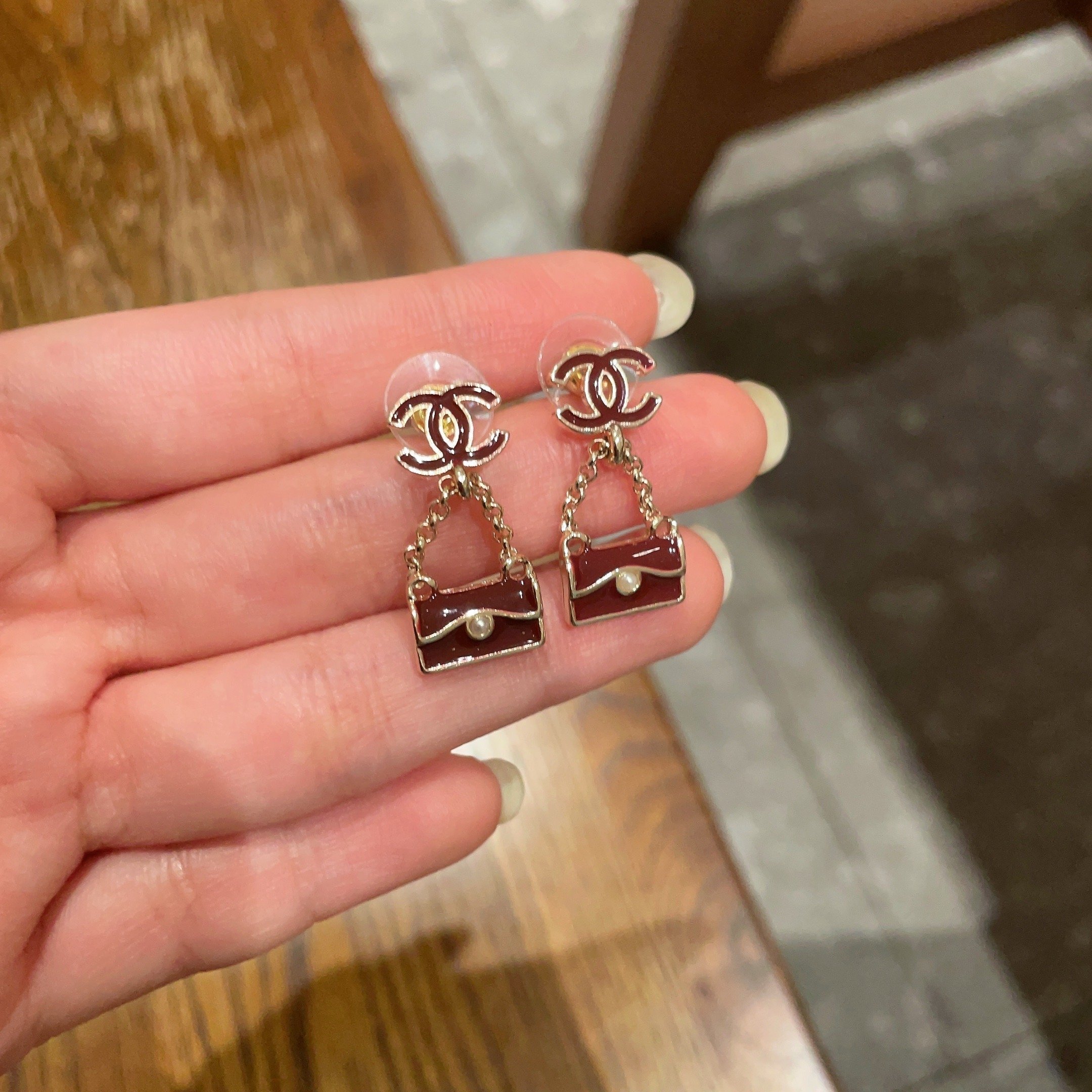 Luxury Burgundy Handbag Dangle Earrings with Pearl Accent