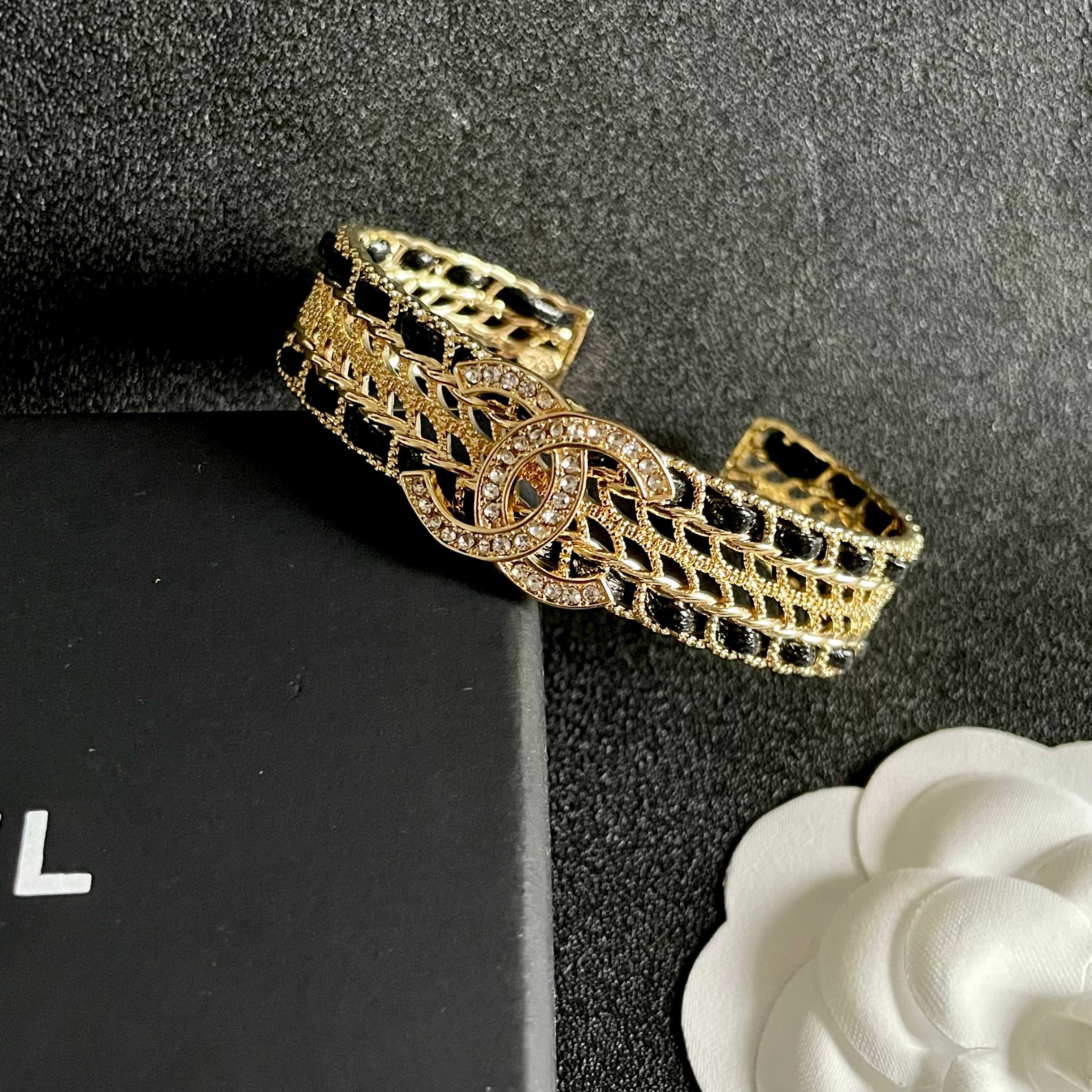 Luxury Gold Double C Crystal Bangle Bracelet for Women